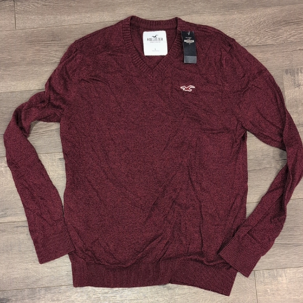Hollister Men's Burgundy V-Neck Sweater